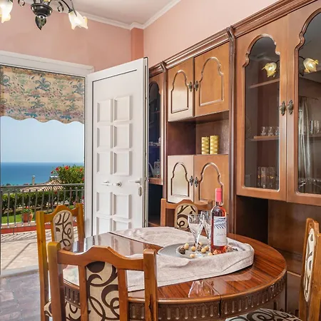 펜션 Angelina's Sea View 아르고스톨리온